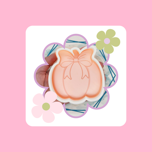 Custom Pumpkin with Bow Freshie